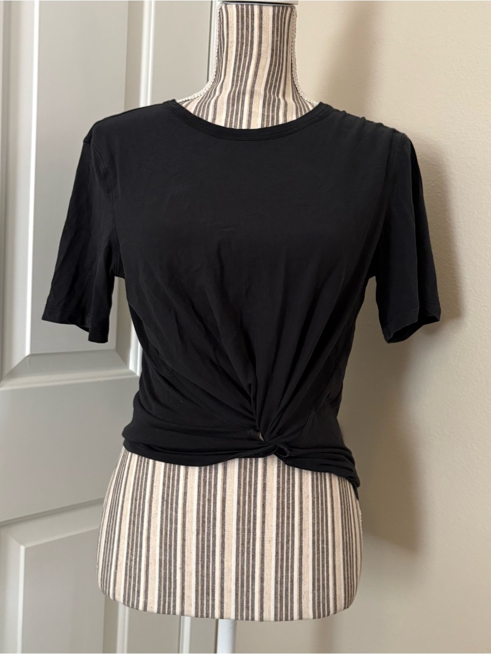 Lululemon dark coquette black light comfy casual front knot cropped top workout
